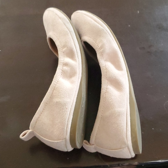 Flats - Picture 2 of 4